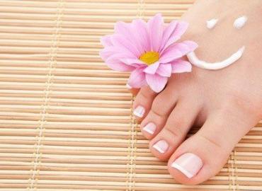 Чи варто проводити нарощування нігтів на ногах – всі аспекти процедури